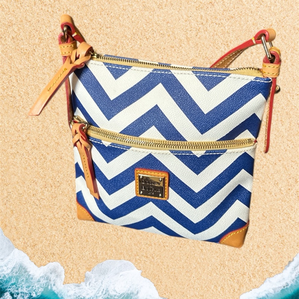 🛑SILD🛑Chevron Blue and White Crossbody Bag - Picture 1 of 1